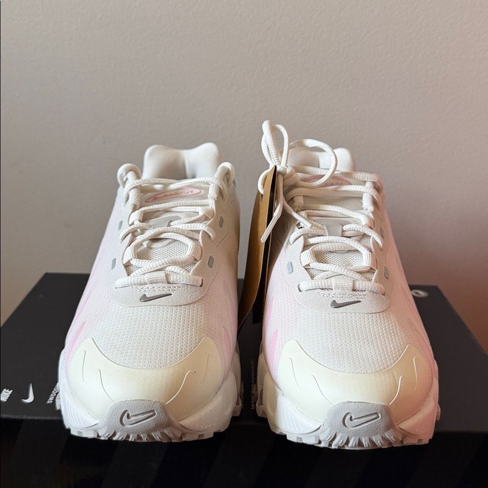 Nike Air Max DN8 GS Particle Pink HF7310-010 Size 6Y - Picture 3 of 6